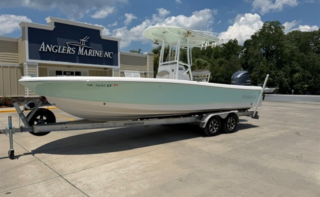 2017 Robalo 246 Cayman